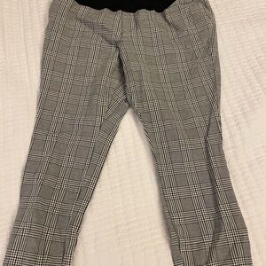 Old Navy Maternity Full-Panel Pixie Ankle Pants